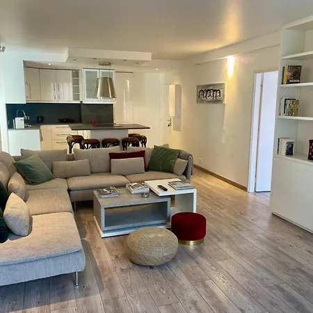 Apartment Centre *